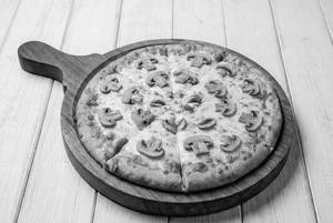 Cheese N Mushroom Pizza