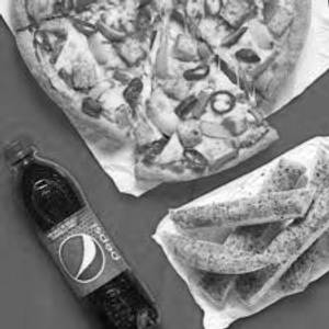 Cheese corn pizza with garlic breadstick and pepsi soft beverage [750 ml]