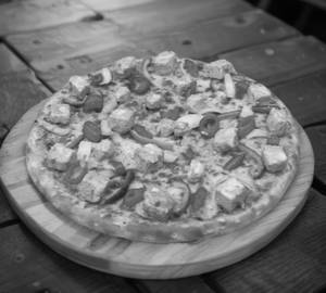 Veggie Paneer Pizza [6 Slices]