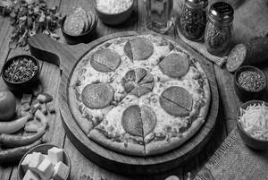 Chicken Salami Pizza