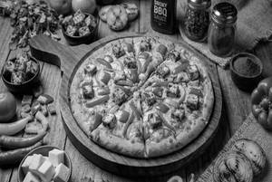 Smoky Bbq Paneer Pizza