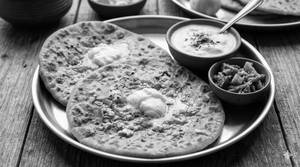 Paneer Achari Paratha (2pcs)