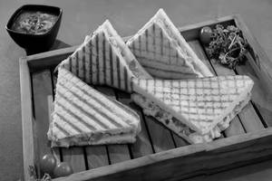 Cheese Tomato Grilled Sandwich (4Pcs)
