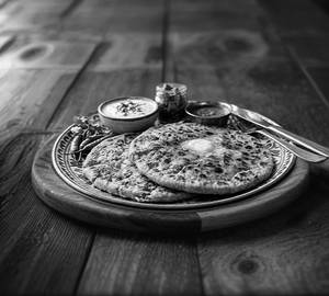 Pyaj Achari Paratha (2pc)