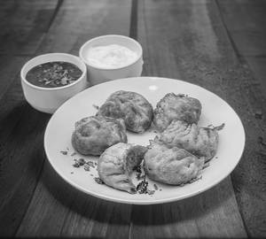 Fried paneer momos