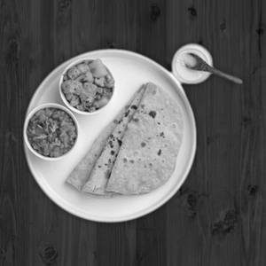 Tawa Roti With Sabzi & Sweet
