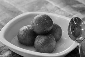Garam Gulab Jamun [1 Piece]