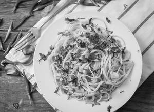 Chilli Garlic Noodles Chicken