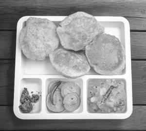 Poori 4Pcs With Potato Masala