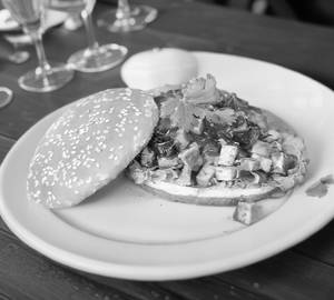 Makhani paneer burger