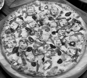 Tandoori Paneer Pizza (Onion, Paneer, Capsicum, Red Paprika And Tandoori Sauce)