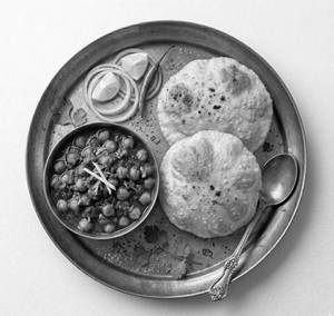 Chole Bhature (2 Bhature)