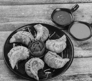 Pork fried momos [6 pieces]