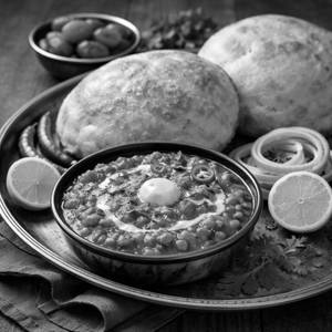 Butter Chhole Bhature (2pcs. Bhature)