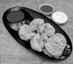 Pork momos [6 pieces]