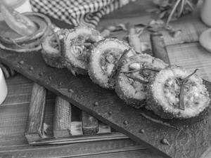 Bharwa Aloo (Stuffed Potato) (8 Pcs)