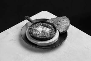 Classic Egg Shakshuka