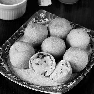 Bataka vada [1 plate 100gm]
