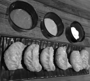 Soya deluxe kurkure momos [8 pieces ]