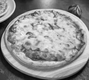 Deluxe veggie pizza