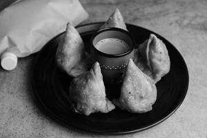 Tea [450 ml] With Samosa [5 Pieces]