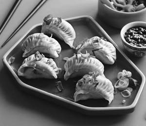 Chicken momos steamed [6 pieces]