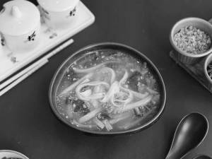 Veg Noodle Soup With Burnt Garlic