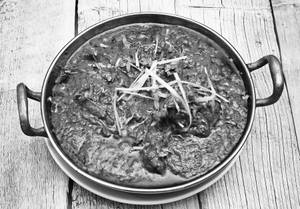 Lazeez Murgh Saag
