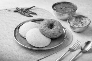 Idli (2 Pcs) Vada (1 Pc)