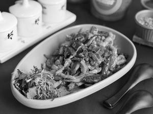 Shredded Chicken With Dry Red Chillies