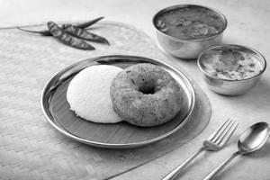 Idli (1 Pc) Vada (1 Pc)