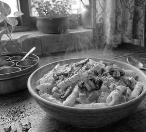 White Sauce Mushroom Pasta