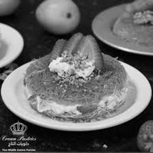 Strawberry kunafa
