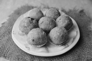 Gond Ladoo
