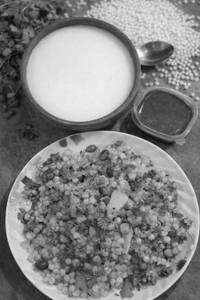 Sabudana khichdi with dahii
