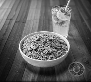 Mushroom Hot & Spicy Yippee + Lemon Mint Cooler