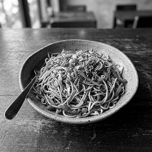 Veg Chili-garlic Hakka Noodles