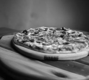 Veggie delight pizza