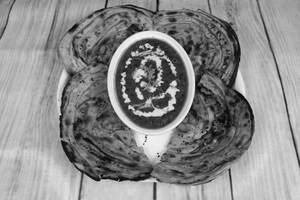 Dal Makhani With 2 Lachha Paratha [Serves 1]