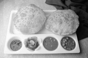Chola Bhatura [2 Pcs]