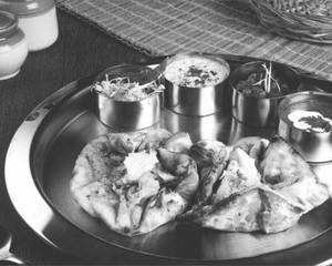 Amritsari Chur Chur Naan Thali