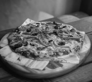 Spicy paneer pizza