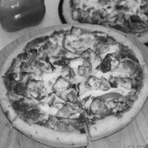 Paneer Sizzler Pizza