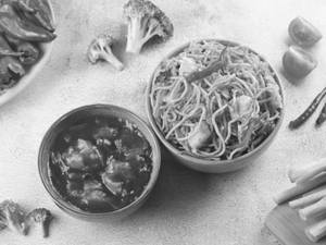 Schezwan Chicken Chow Combo