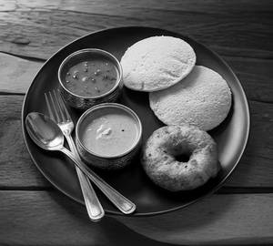 Idli 2 with vada 1