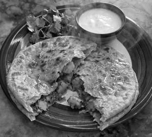 Alu paratha [2 pieces] with chutney
