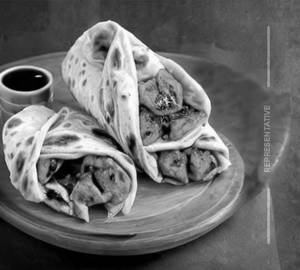 Lachha egg chicken roll