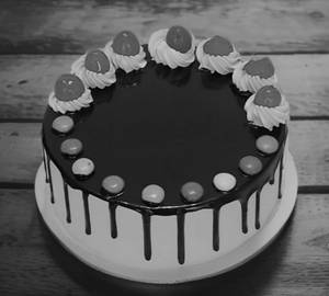 Choco Caramel Gems Cake [500 Gm]