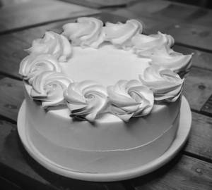Fresh Pure Vanilla Butter Cream Cake [500 Gm]