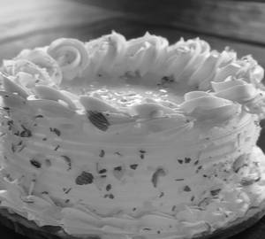 Kesar Falooda Cake (egg)